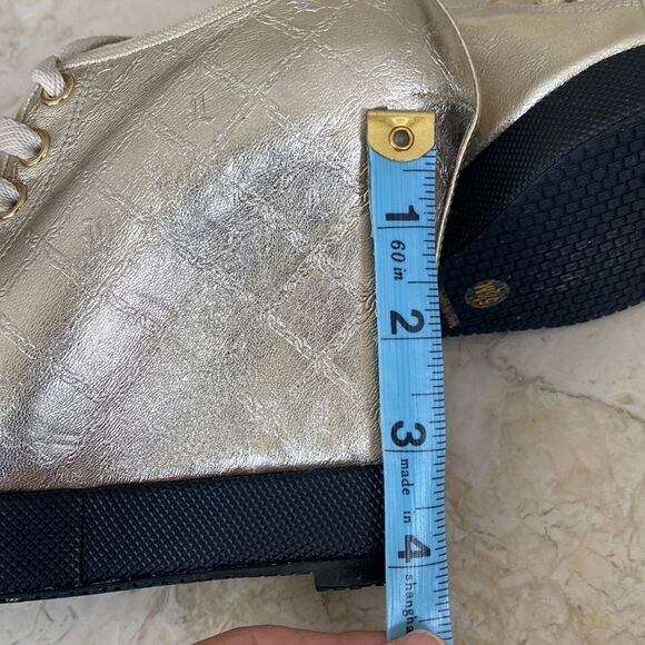 L.A.M.B Denver Gwen Stefani Gold Monogram Leather Platform Sneakers - Picture 15 of 16